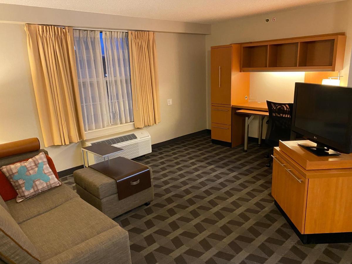 Mainstay Cleveland Airport Hotel