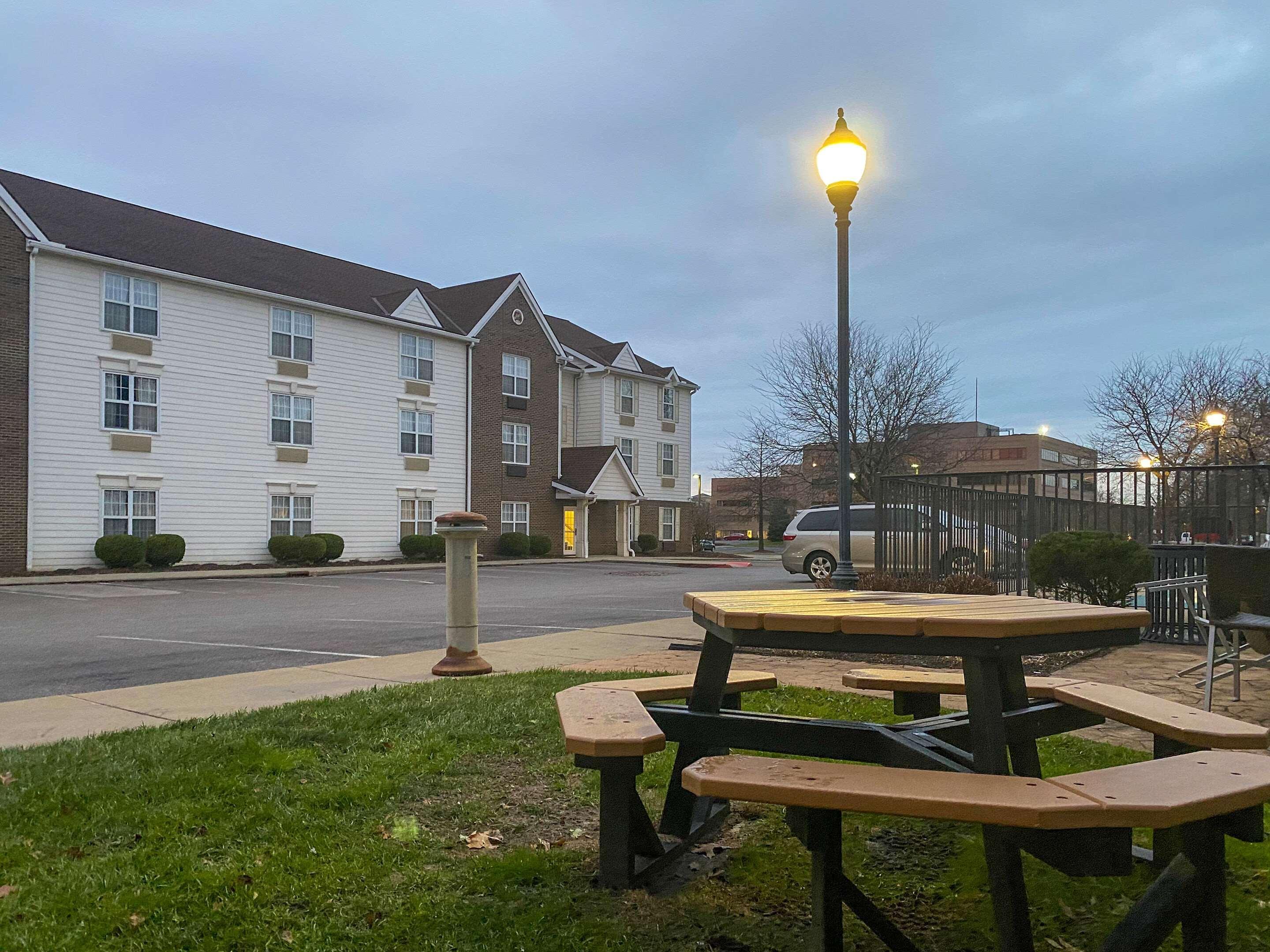 Mainstay Cleveland Airport Hotel 2*
