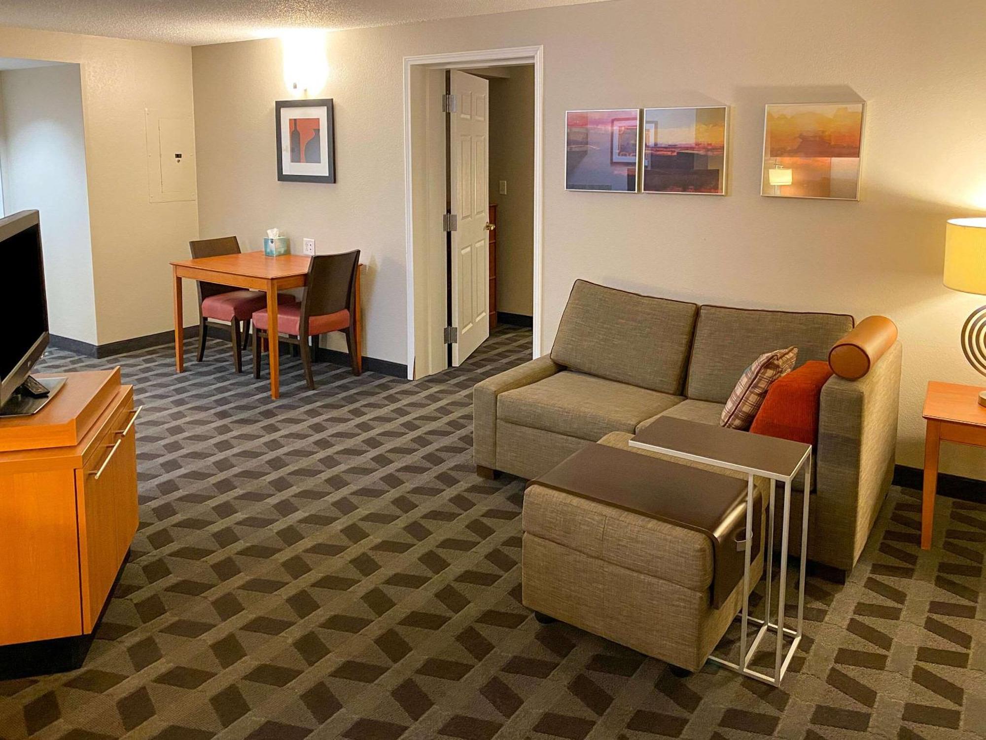 Mainstay Cleveland Airport Hotel Middleburg Heights