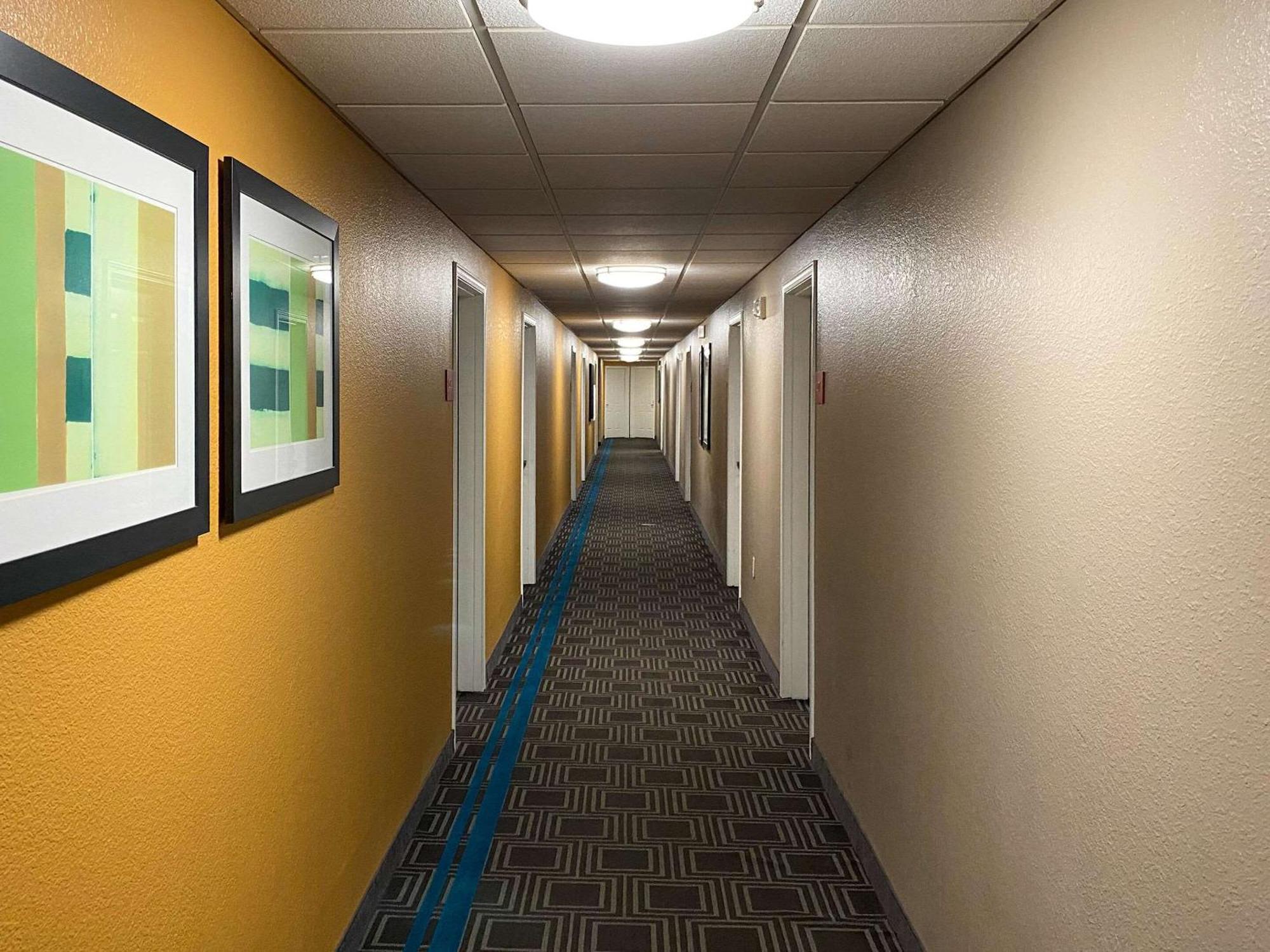 Mainstay Cleveland Airport Hotel 2*