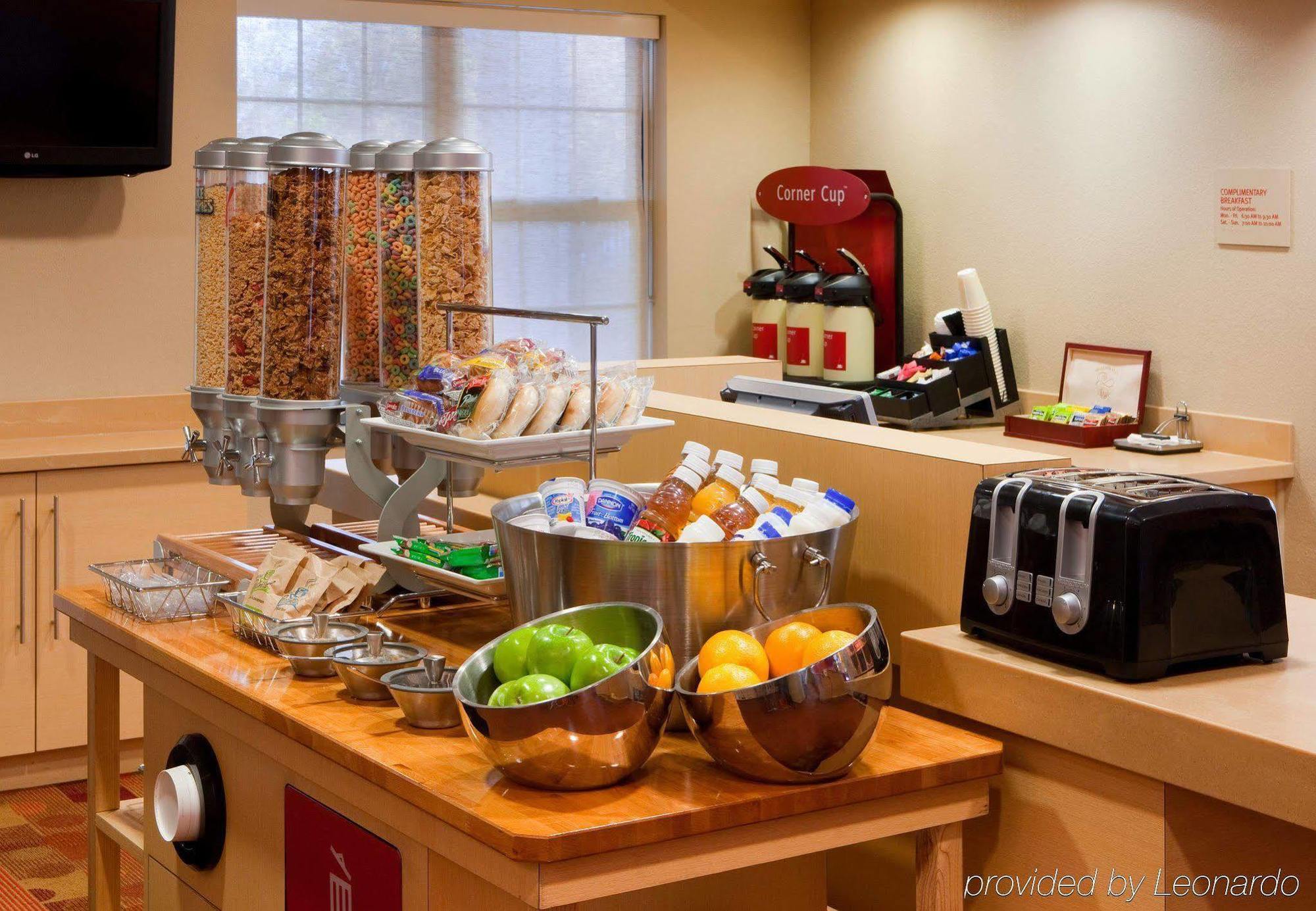 Hotel Mainstay Cleveland Airport 2*