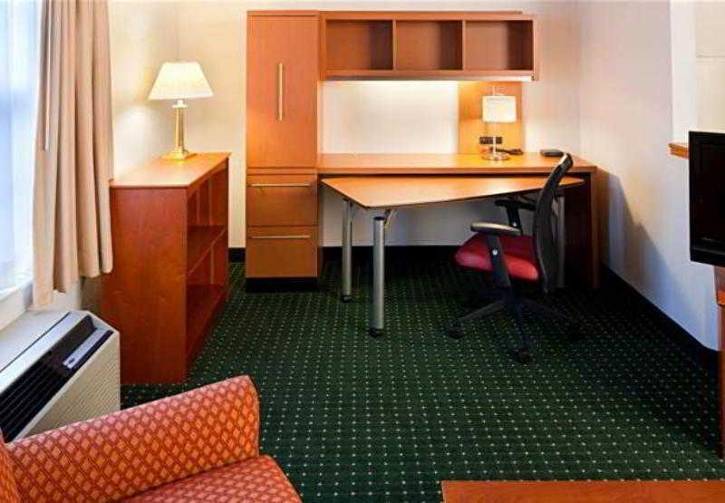 Hotel Mainstay Cleveland Airport 2*